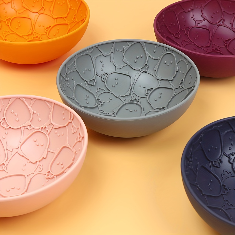 One silicone dog feeder, slow-feeding bowl, easy to clean, suitable for dogs.