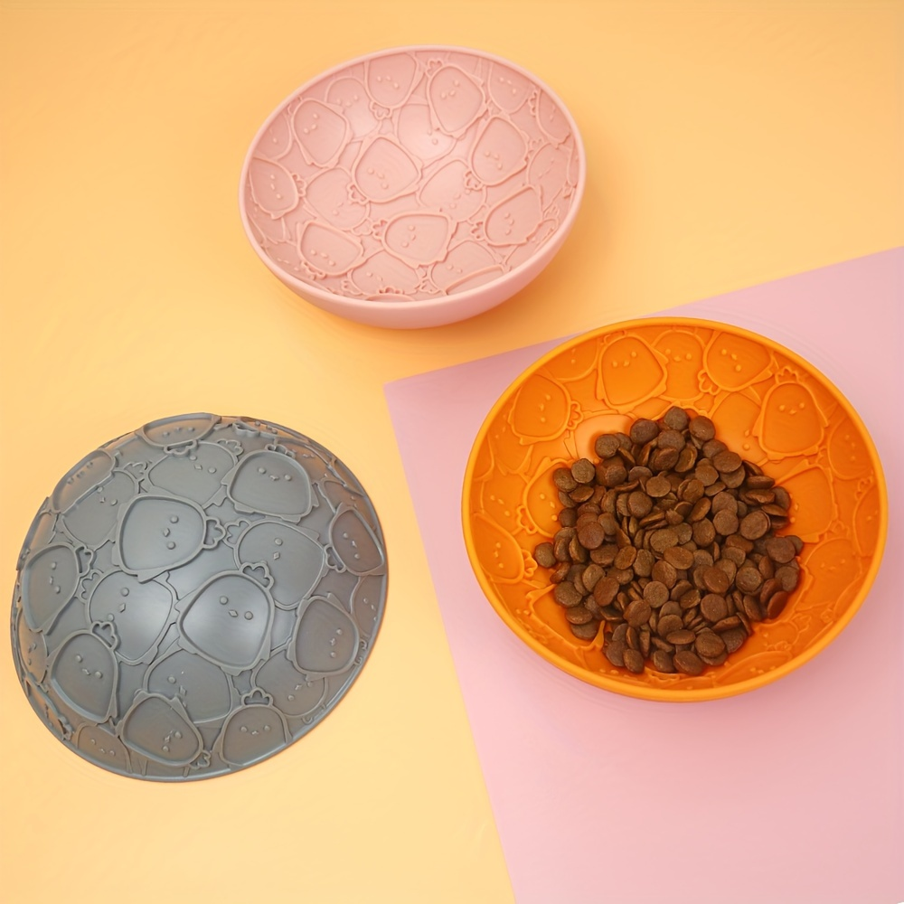 One silicone dog feeder, slow-feeding bowl, easy to clean, suitable for dogs.