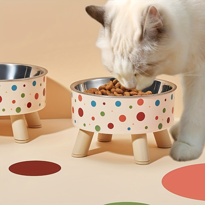 Stainless steel feeder with non-slip base, 13.5 oz. Suitable for cats and small dogs.