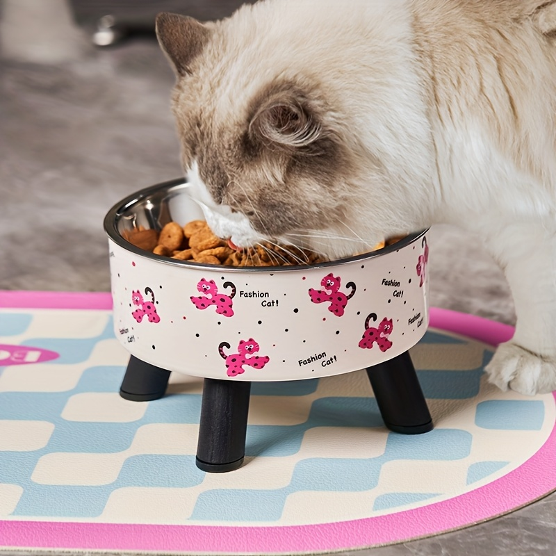 Stainless steel feeder with non-slip base, 13.5 oz. Suitable for cats and small dogs.